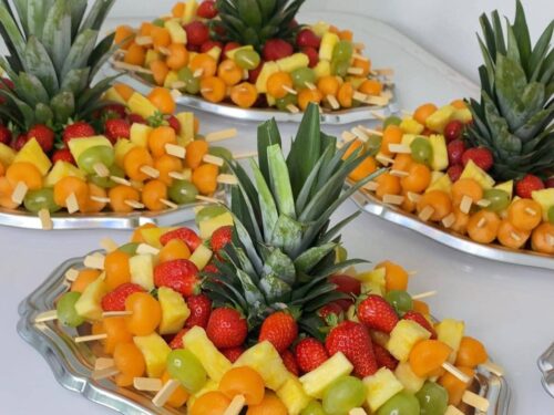 PLATEAU DE BROCHETTES DE FRUITS FRAIS